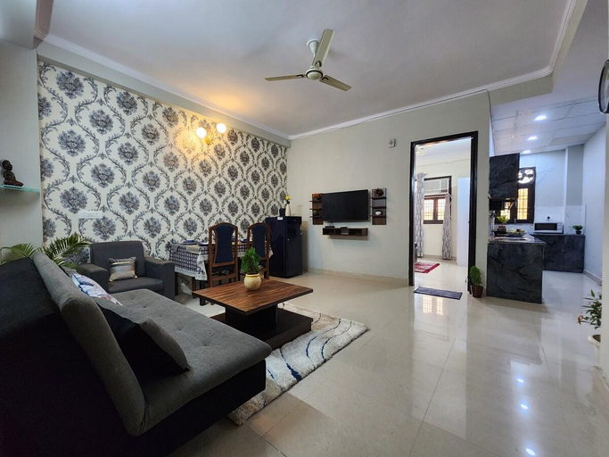Public Area 2, Homlee-Vintage 2BHK Apt with Fort/Park View, Delhi
