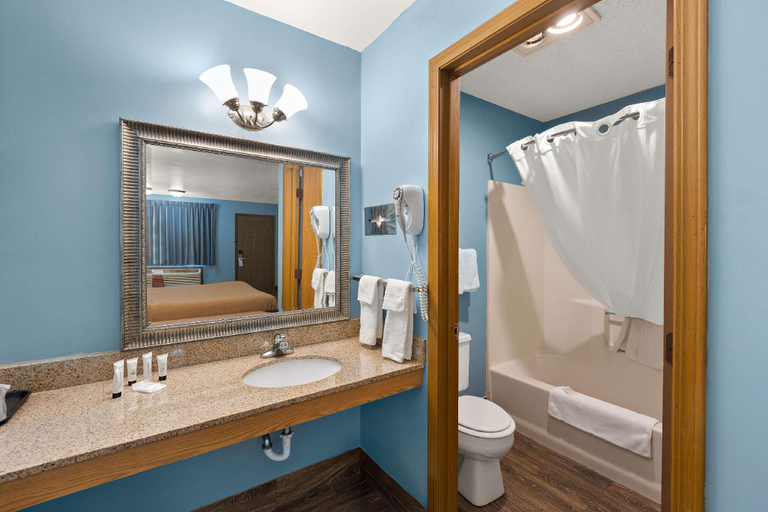 Bathroom 4, Americas Best Value Inn Celina, Mercer