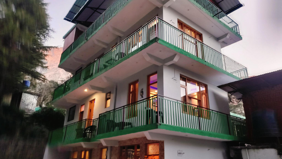 Exterior & Views