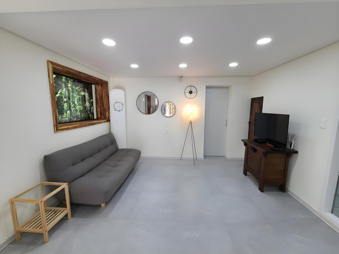 Others 5, Kkol Pension, Jeonju