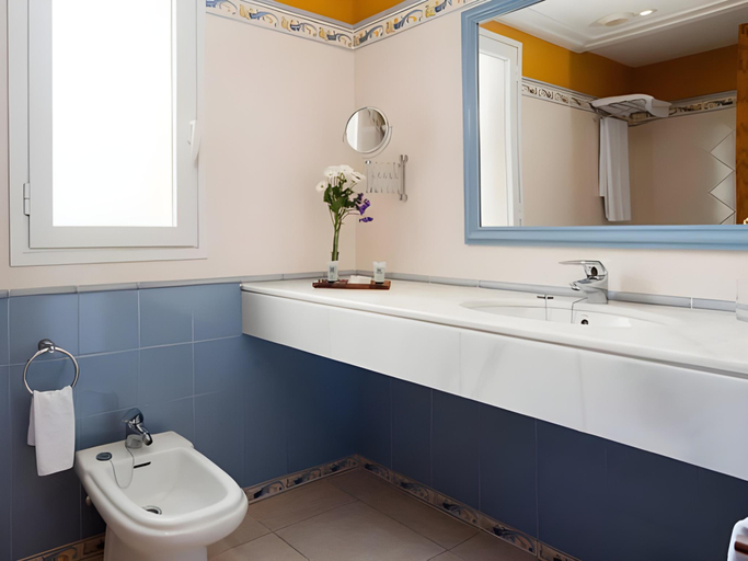 Bathroom 5, Hipotels Barrosa Garden, Cádiz