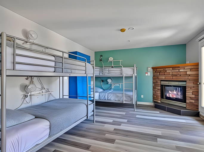 Bedroom 3, Samesun Banff, Division No. 15
