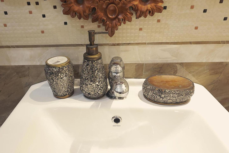 Bathroom 4, Preethi Village Rooms, Negombo