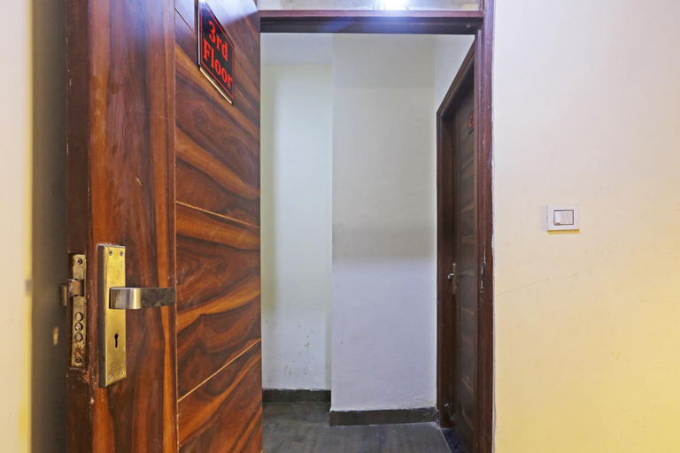 Public Area 3, Swastik residency by Twamev, Delhi