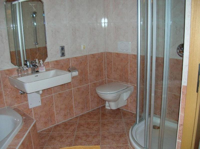 Bathroom 4, Hotel Humlerhof, Innsbruck Land