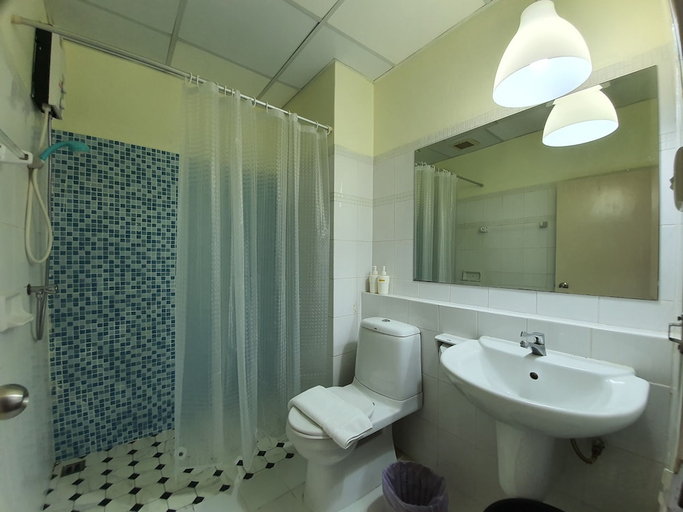 Bathroom 3, Sathorn Terrace Apartment, Bang Rak