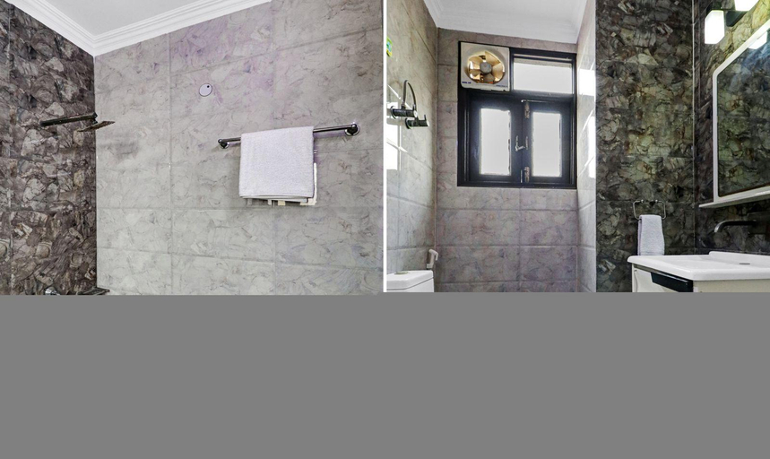 Bathroom 3, Hotel The Sunrise View, Gautam Buddha Nagar