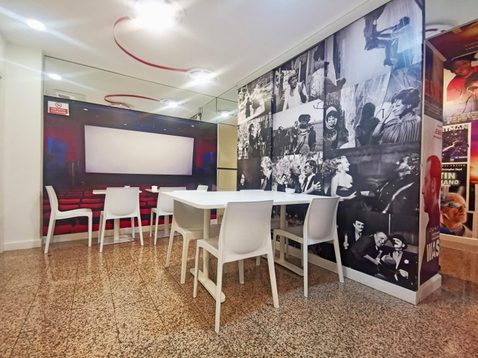 Food & Drinks 3, Red Carpet rooms, Bari