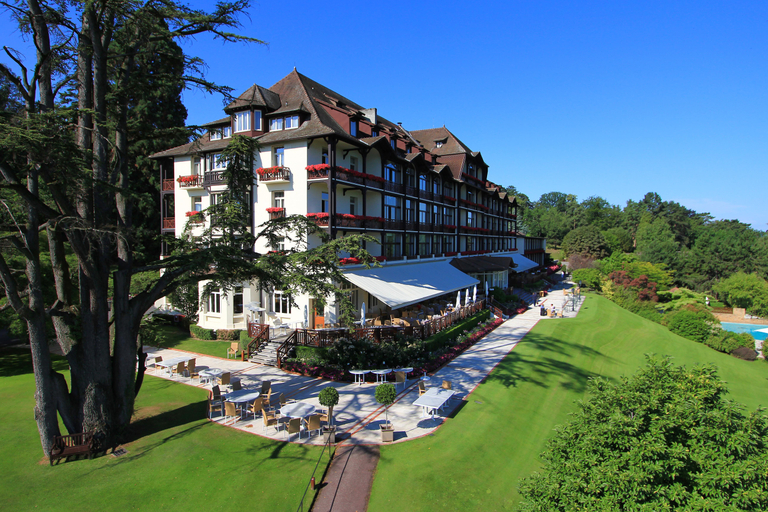 Exterior & Views