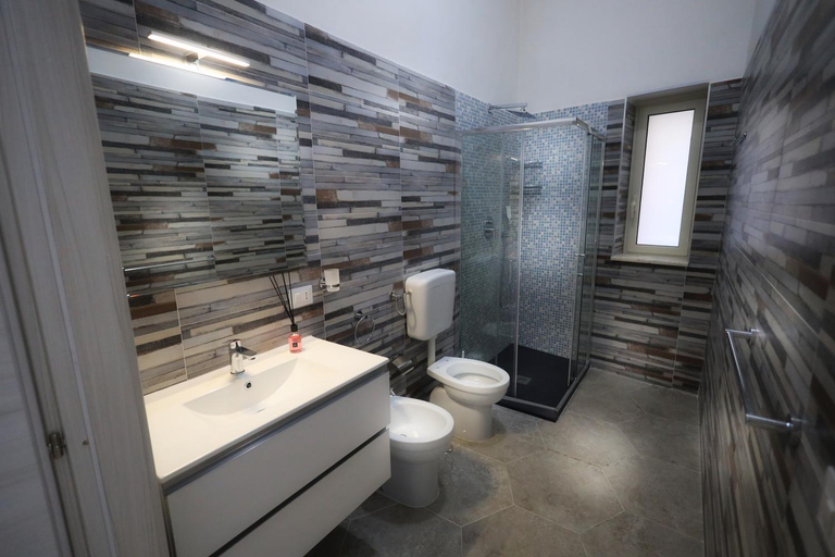 Bathroom 5, B&B REVOLUTION BED & BREAKFAST, Caserta
