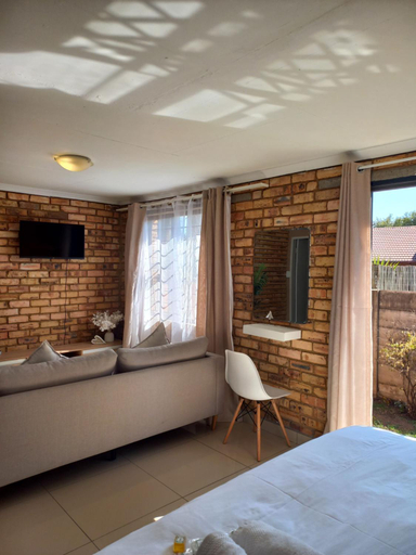 Bedroom 2, Inni Bush Guesthouse, West Rand