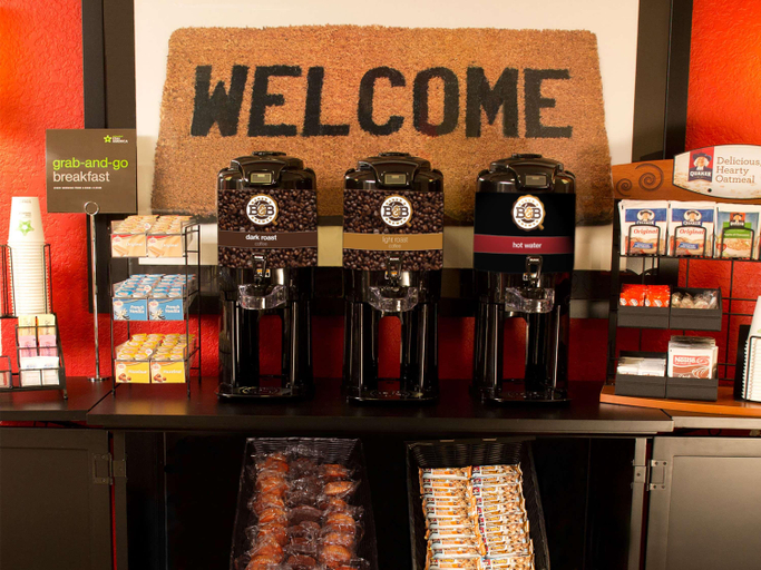 Food & Drinks 5, Extended Stay Deluxe Universal, Orange