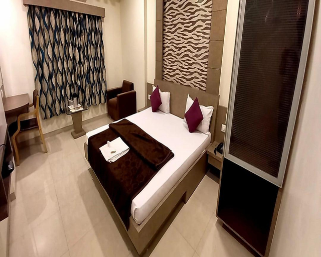 Others 5, Hotel orange, Valsad