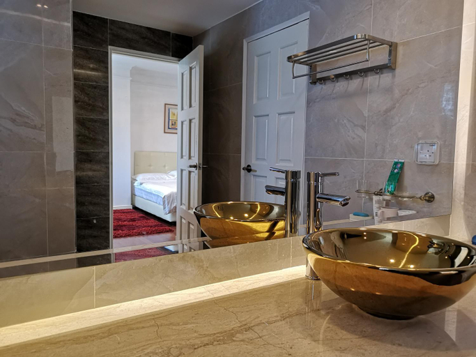Bathroom 2, Marina Court Luxury Penthouse, Kota Kinabalu