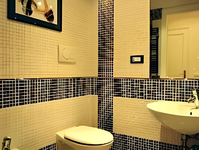 Bathroom 3, Domus Mazzini, Rome