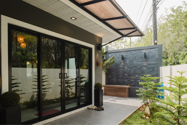 Exterior & Views