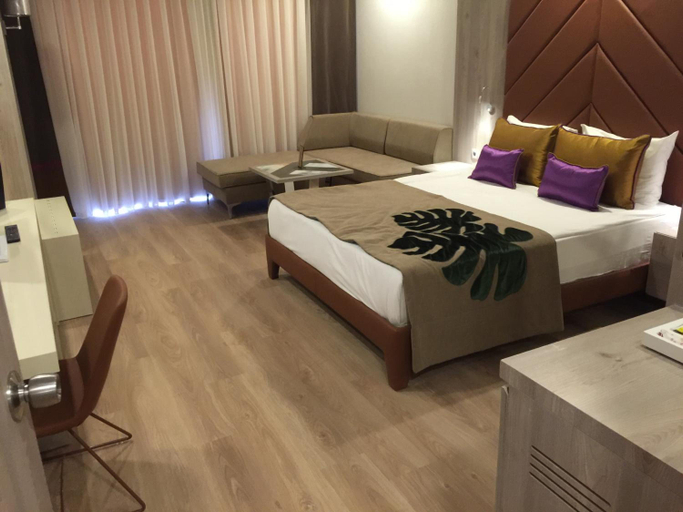 Bedroom 3, Delphin Be Grand Resort, Antalya