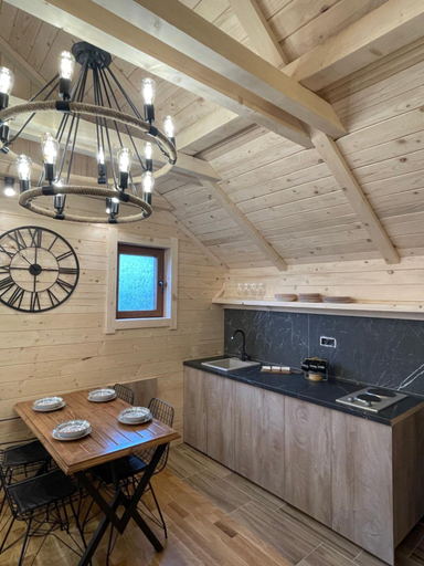 Others 5, Chalet Montenegrina with jacuzzi