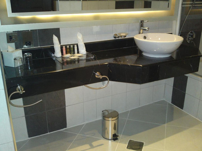Bathroom 4, Millennium Central Hotel Doha, Doha