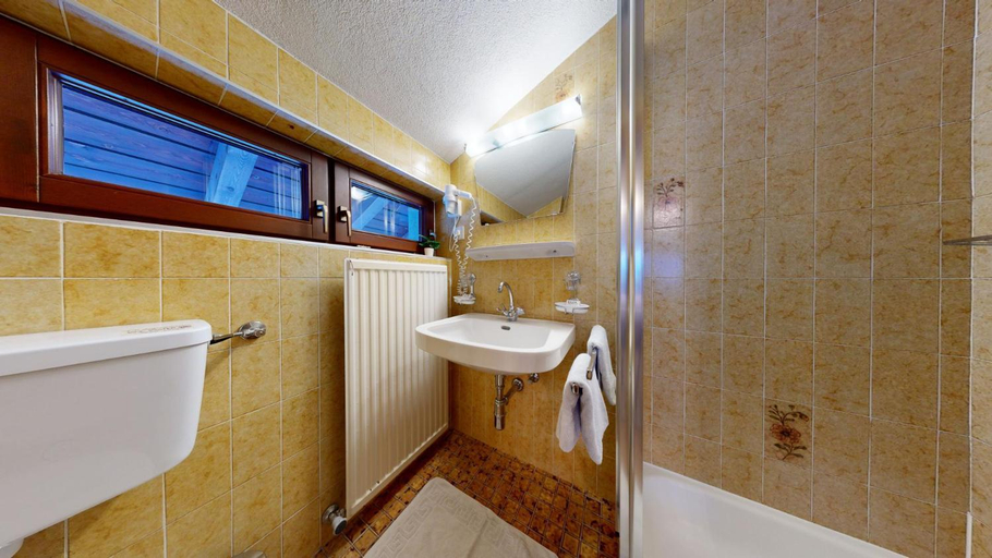 Bathroom 3, Haus Bergkristall, Landeck