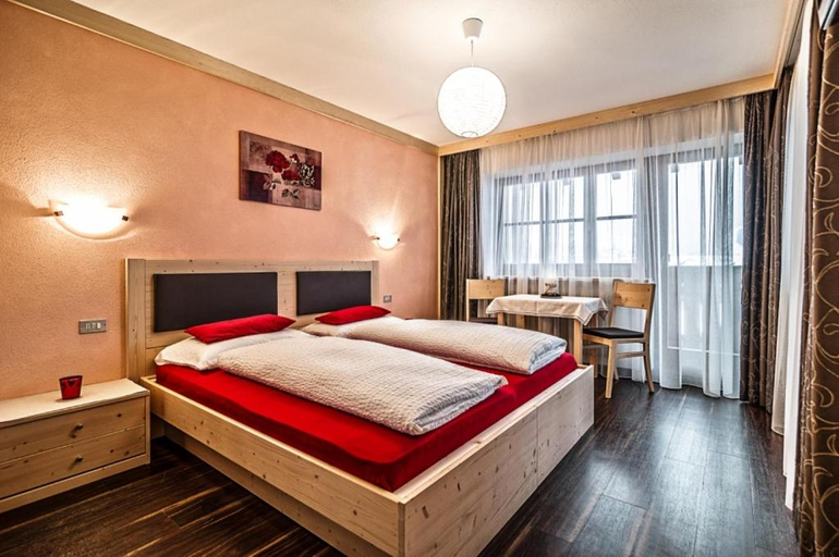 Bedroom, Ciasa Confolia, Bolzano