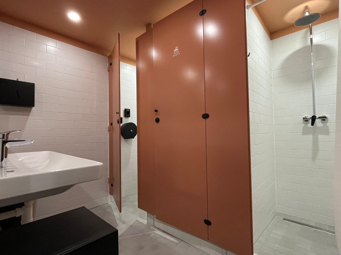 Bathroom 5, IZY STAY Hostel Bratislava, Bratislava