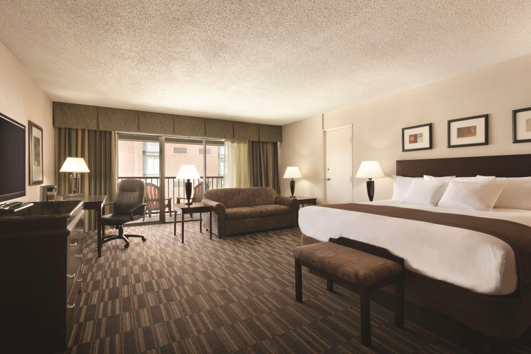Bedroom 3, Radisson Hotel Louisville North, Clark