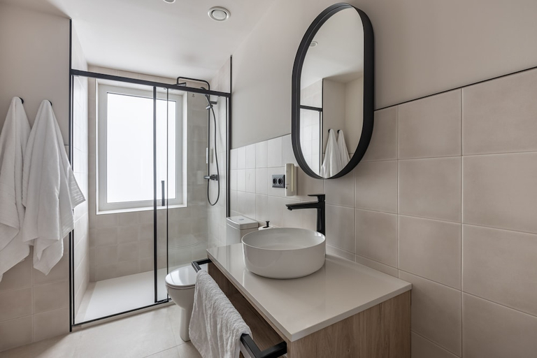 Bathroom 4, Libere Madrid Chamberi, Madrid