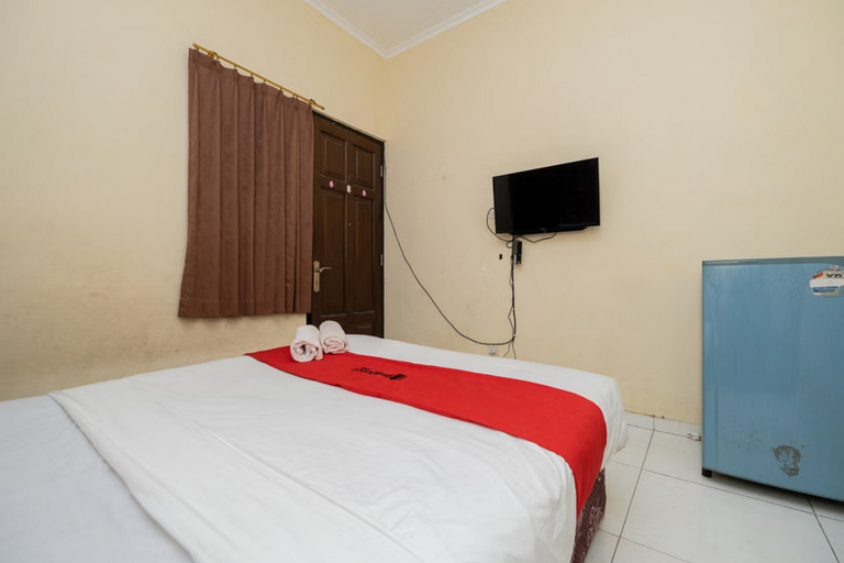 Bedroom 4, RedDoorz @ Graha 99 Simomulyo, Surabaya