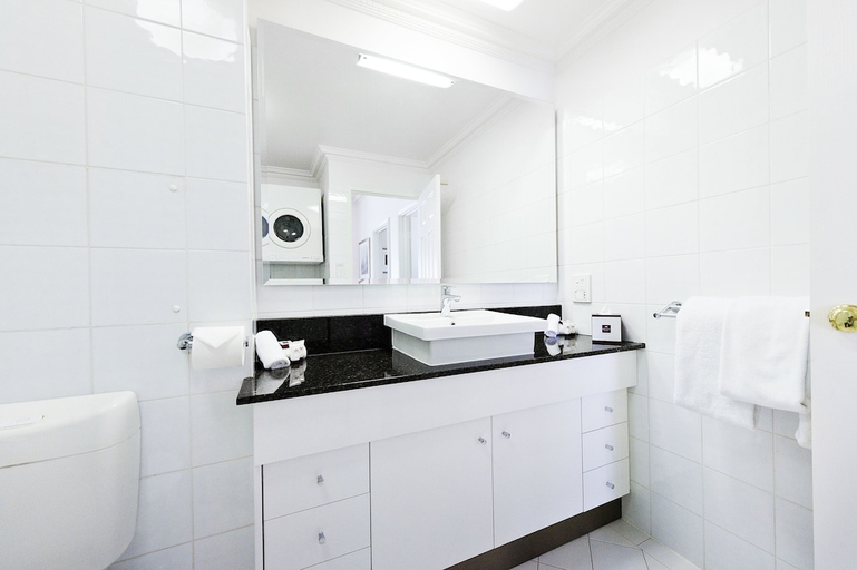 Bathroom 4, Majestic Old Lion Apartments, Adelaide
