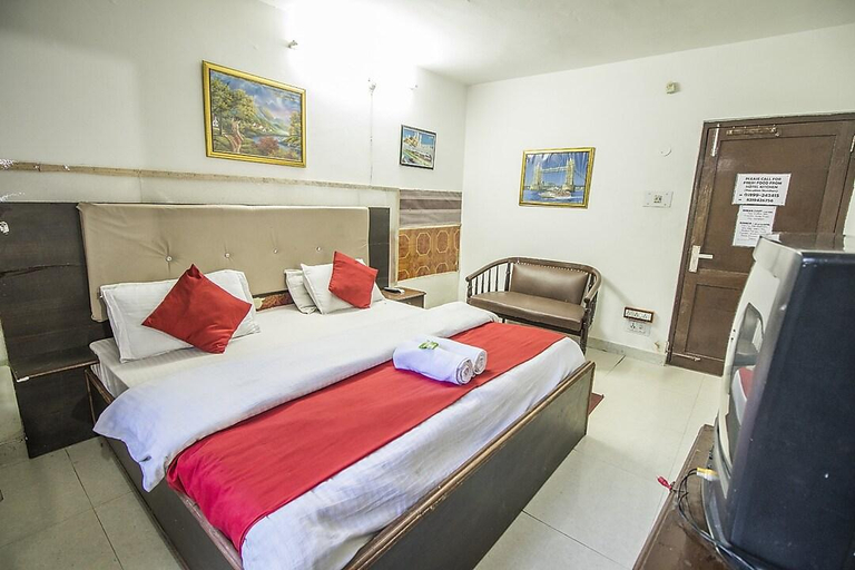 Bedroom 3, Hotel Holiday Plaza, Chamba