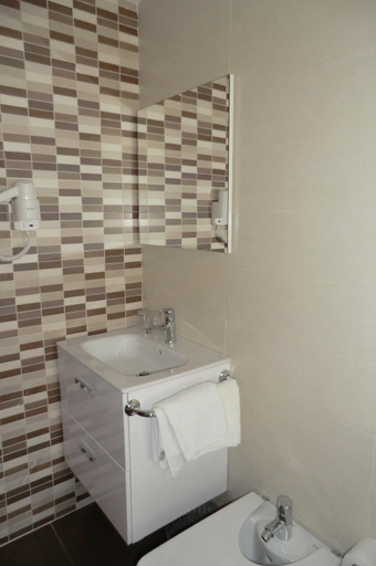 Bathroom 5, Pensión Malida, Lleida
