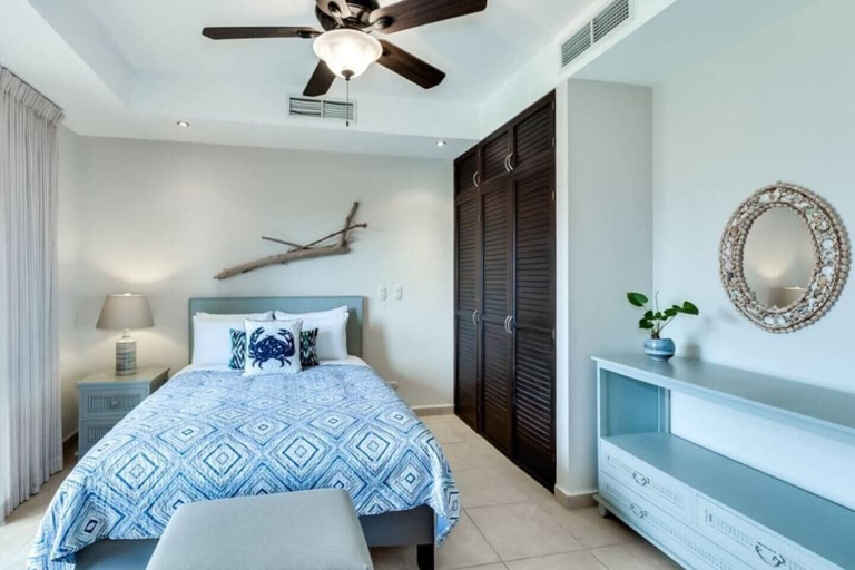 Room 2, Bahia Encantada E5, Garabito