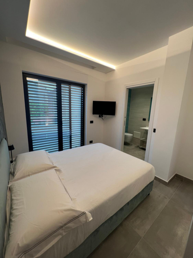 Others 4, MAISON 279, Napoli