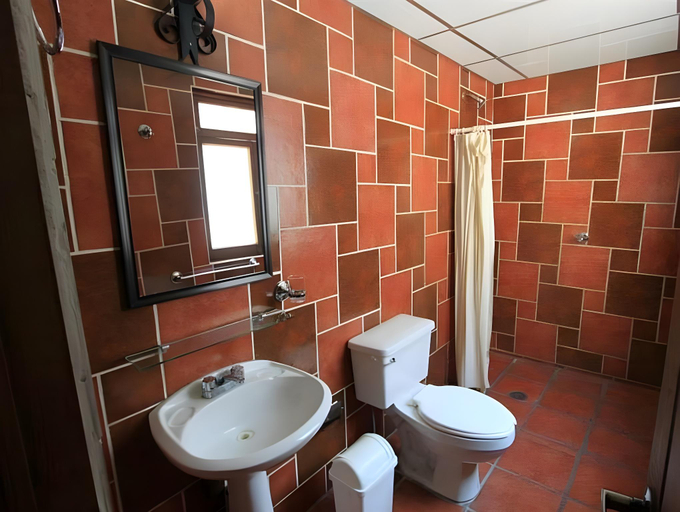 Bathroom 2, Parador Monte Carmelo, Del Centro