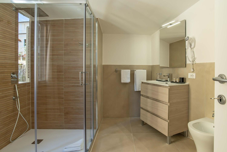Others 5, Essence Guesthouse, Rome