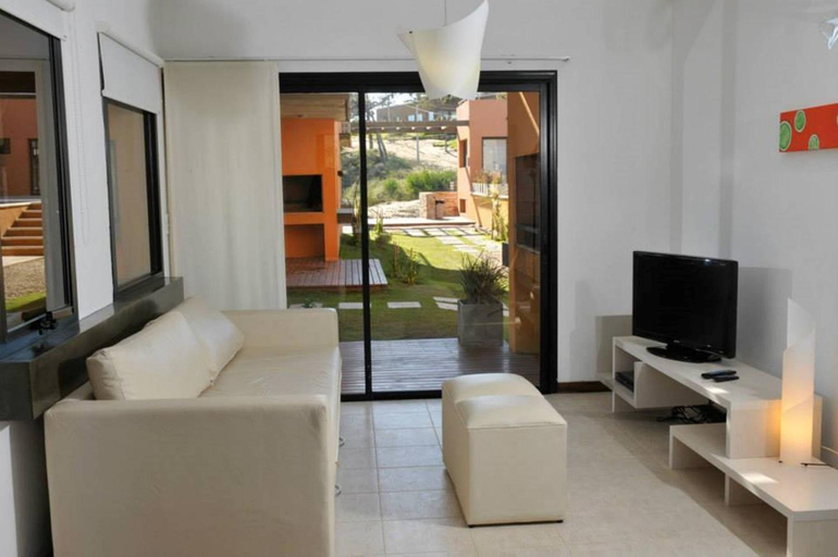 Others 4, Dock Playa, Villa Gesell