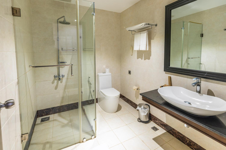 Bathroom 5, Cassandra Culture Resort, Dambulla