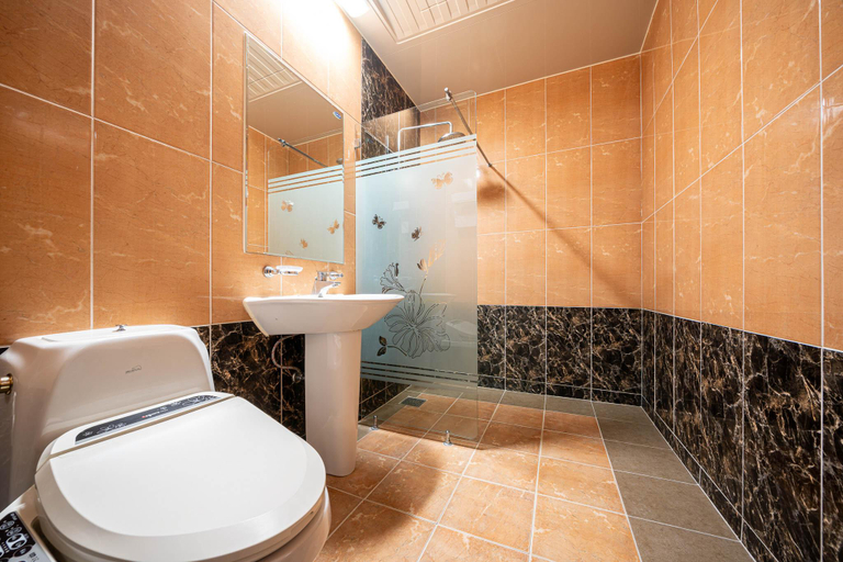 bathroom 4