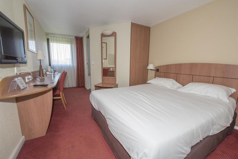 Bedroom 4, Kyriad Geneve - Saint-Genis-Pouilly, Ain