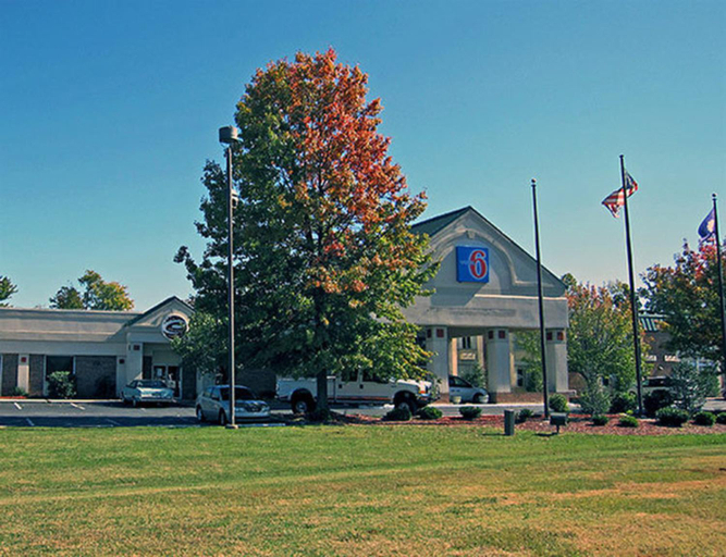 Exterior & Views 1, Motel 6 Rock Hill, SC - Cherry Road, York