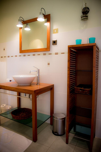 Bathroom 4, Le Petit Cochon, Gers