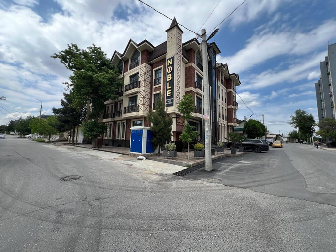 Exterior & Views