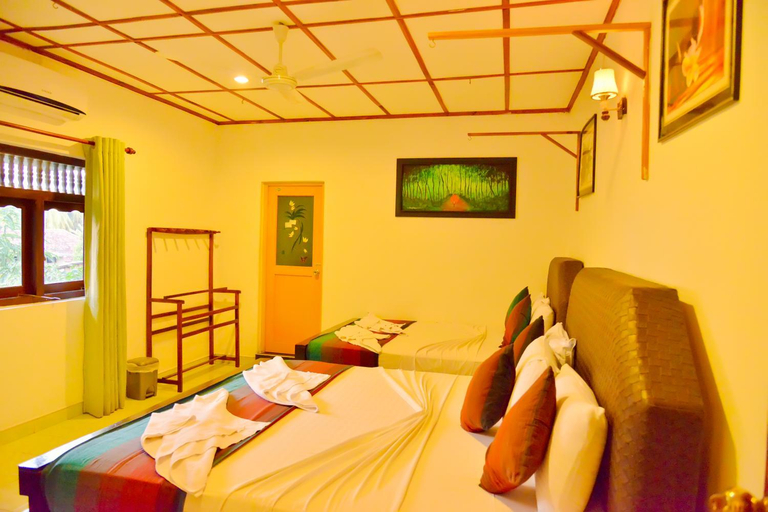 Bedroom 2, Thilaka City Hotel, N. Palatha East