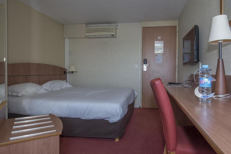 Bedroom 3, Kyriad Geneve - Saint-Genis-Pouilly, Ain