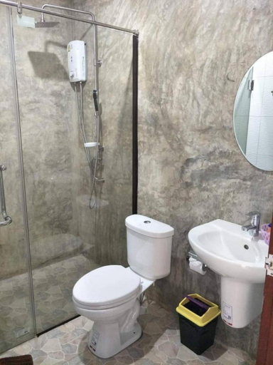 Bathroom, The Aireen Hotel, Mueang Krabi