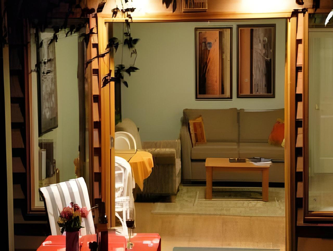 Interior view, Nestledown B&B, Sunshine Coast