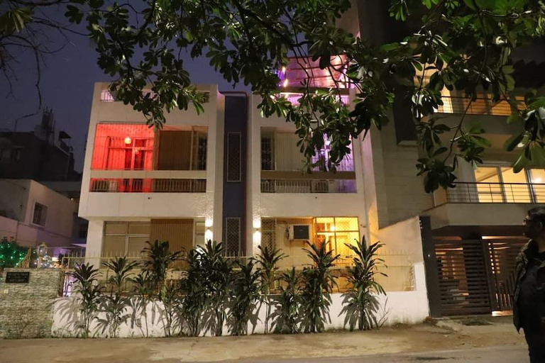 4, Room-maplewood Guest House, Neeti Bagh,, Delhi