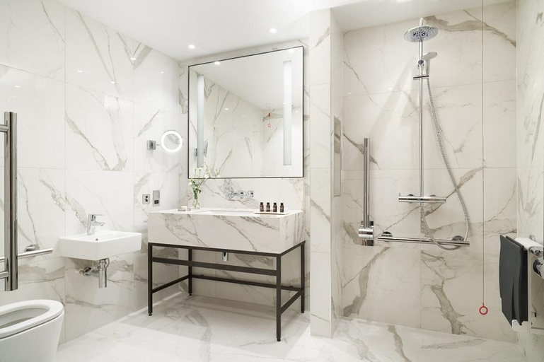 Bathroom 5, The Grand York, York