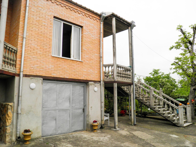 Others 2, Gio's Home, Tskaltubo